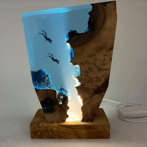 Thợ lặn đèn đêm lặn biển sâu